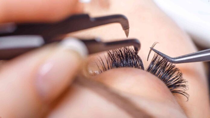 What are Lash Clusters and Why You Should Avoid Them